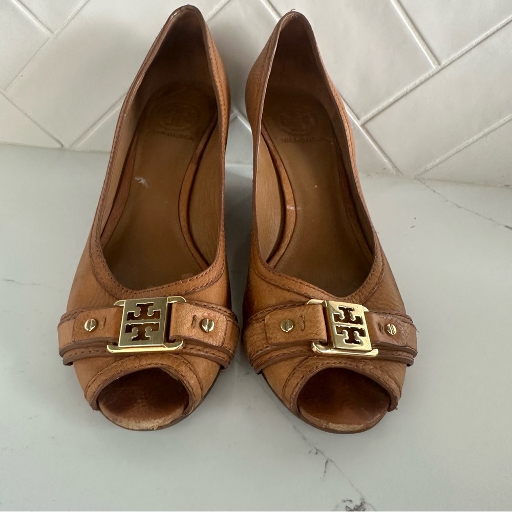 Tory Burch Tan Heels with Open Toe and Decorative Emblem